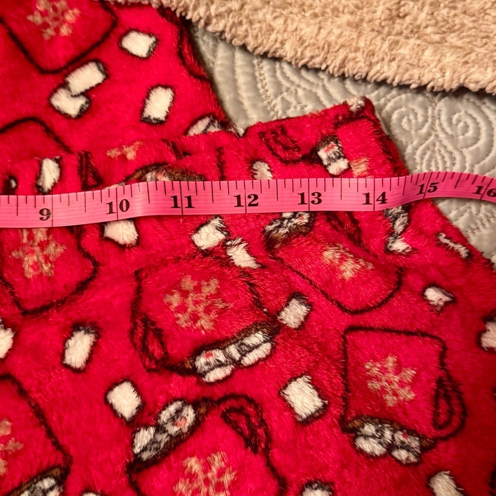 ☃️ Secret treasures hot coco PJ’s size small 4/6 hotter than coco - Picture 4 of 9